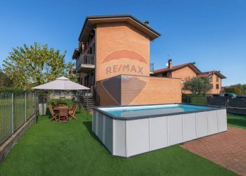 Piscina - Villa VIA EDISON
 
16, Lonate Ceppino - foto 2