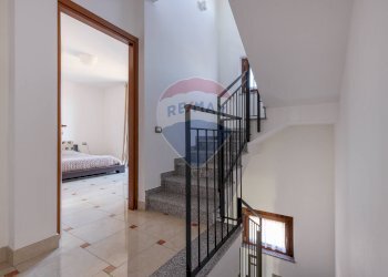 Scale - Villa VIA EDISON
 
16, Lonate Ceppino - foto 23