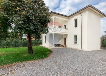 Casa all\'aperto - Casa indipendente Via Bozzoni
 
13, Cairate - foto 2