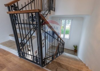 Scale - Casa indipendente Via Bozzoni
 
13, Cairate - foto 25