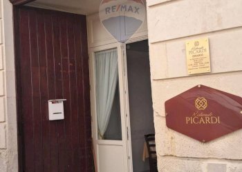 Edificio all\'aperto - Locale Commerciale Via Gallipoli
 
18 Bis, Galatina - foto 1