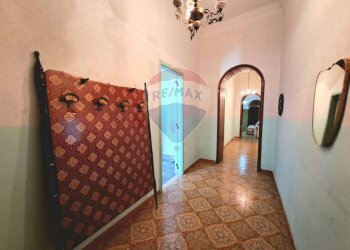 Hall / corridoio - Casa indipendente Via Cesare Battisti
 
40, Cellino San Marco - foto 5