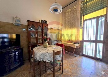 Sala da pranzo - Casa indipendente Via Cesare Battisti
 
40, Cellino San Marco - foto 2