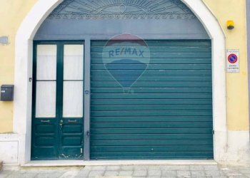 Edificio all\'aperto - Casa indipendente Campi Salentina - foto 2