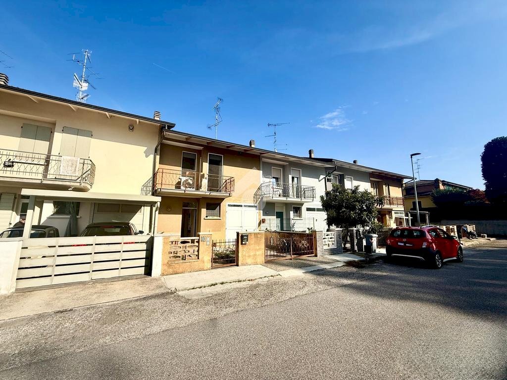 Villa a Schiera Via T. Tasso, Reggiolo - foto 2