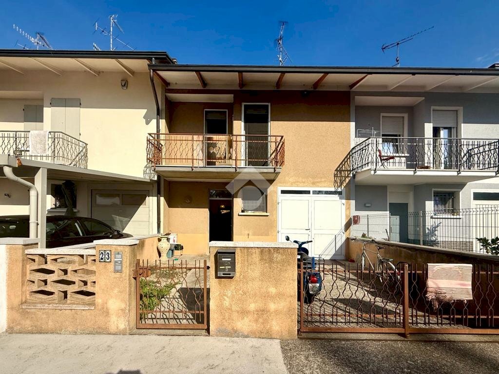 Villa a Schiera Via T. Tasso, Reggiolo - foto 1