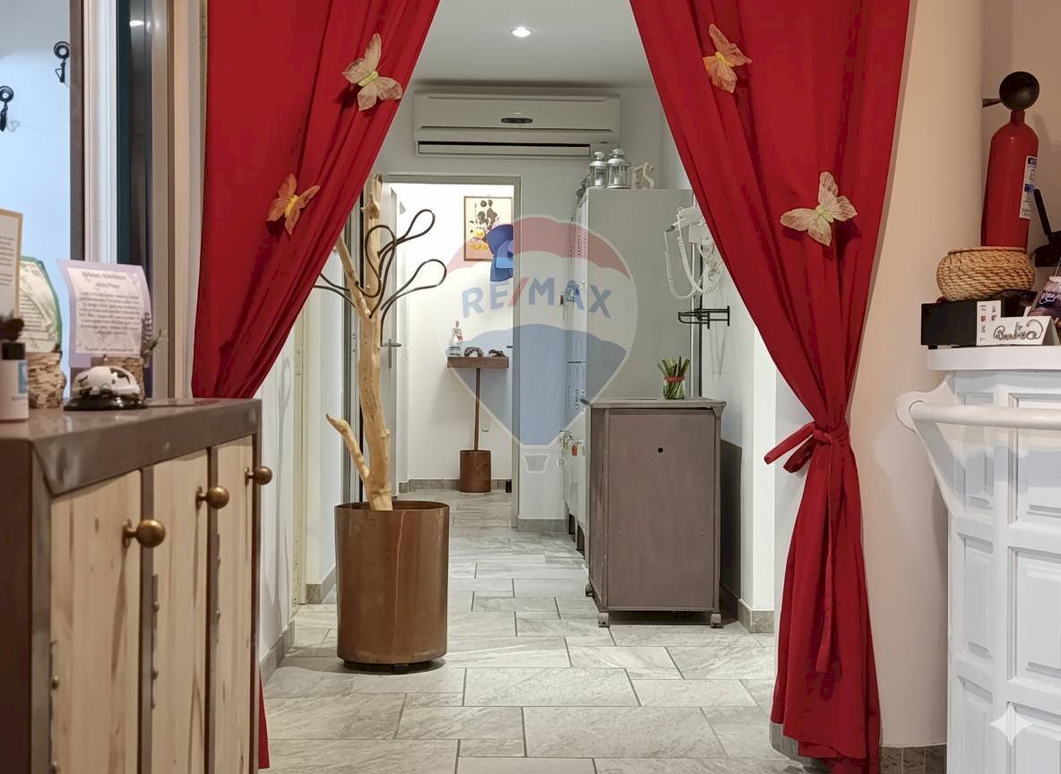 Hall / corridoio - Commercial Activity Via per Marilleva
 
59, Mezzana - photo 2