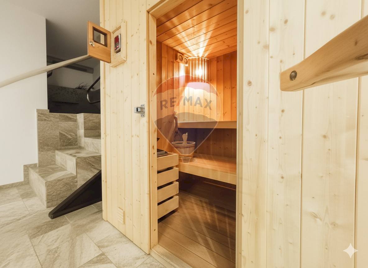 Cabina armadio - Attività Commerciale Via per Marilleva
 
59, Mezzana - foto 1