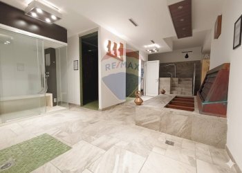 Ricezione / Lobby - Commercial Activity Via per Marilleva
 
59, Mezzana - photo 17