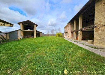 facciata e cortile - Rustico Feisoglio - foto 4