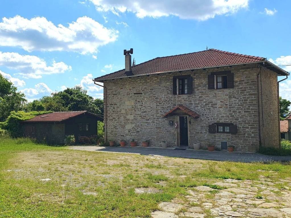 Facciata - Rustico Località Langa Leprotto, 3, Olmo Gentile - foto 1