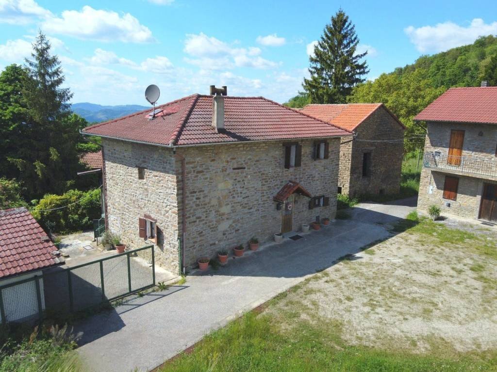 Facciata - Rustico Località Langa Leprotto, 3, Olmo Gentile - foto 2