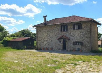 Facciata - Rustico Località Langa Leprotto, 3, Olmo Gentile - foto 1