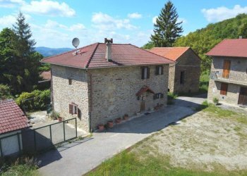 Facciata - Rustico Località Langa Leprotto, 3, Olmo Gentile - foto 2