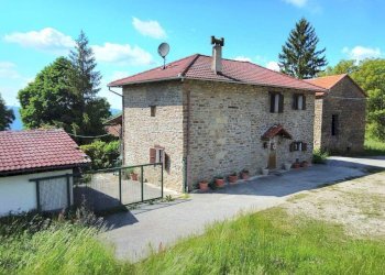 Facciata - Rustico Località Langa Leprotto, 3, Olmo Gentile - foto 4