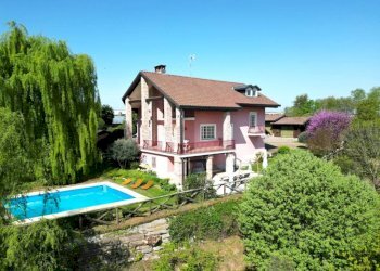 Piscina - Villa strada del Corno, 28, Cherasco - foto 1