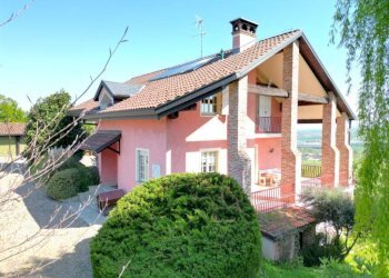 Facciata - Villa strada del Corno, 28, Cherasco - foto 2