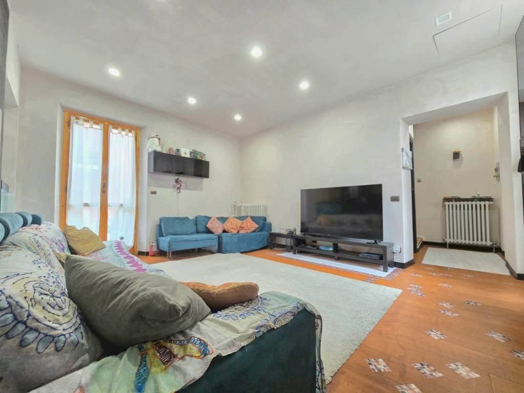 Salone - Villa via Renato Vuillermin, Alba - foto 3