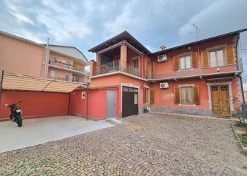 Cortile interno - Villa via Renato Vuillermin, Alba - photo 1