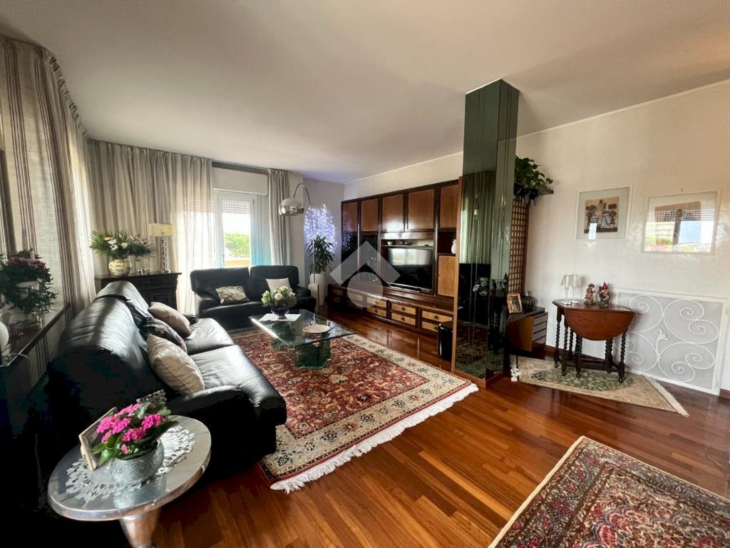 Three-room apartment Via Sciesa, Riccione - photo 1