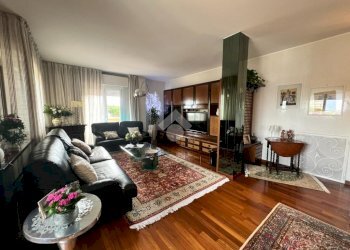 Three-room apartment Via Sciesa, Riccione - photo 1