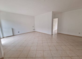 Foto 1 - Quadrilocale Piazza Martiri delle Foibe, Bra - foto 1