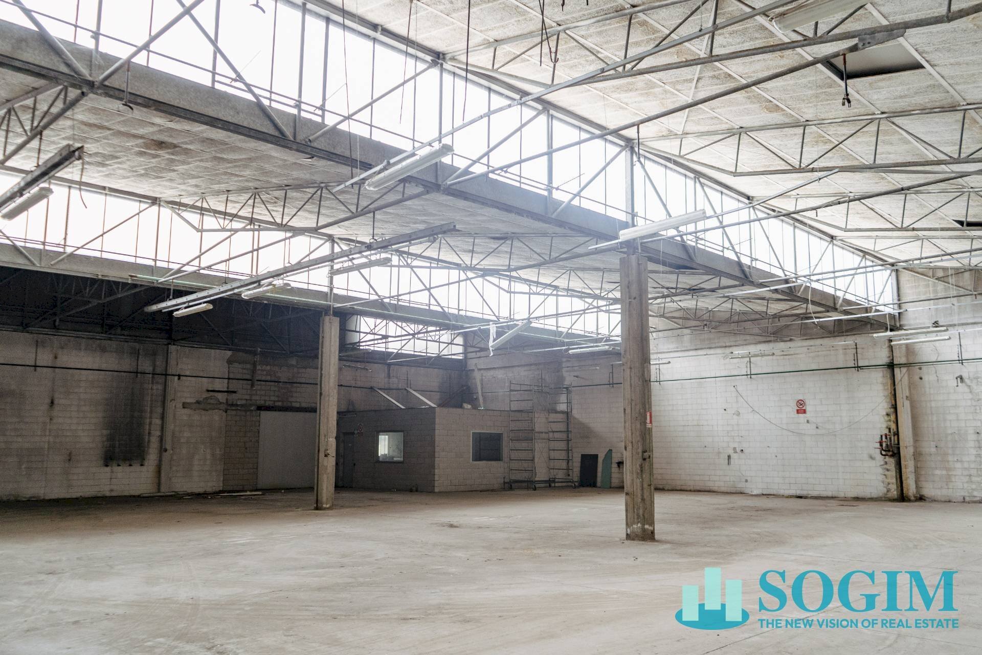 Interno - Capannone Via Morandi
21, Saronno - foto 2