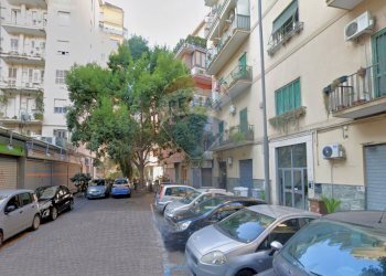 Edificio all\'aperto - Locale Commerciale Via Giovanni Battista Ruoppolo
 
21, Napoli - foto 5