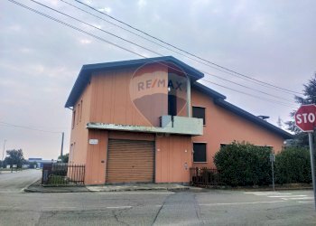 prospetto verso Via IV Novembre - Villa via IV Novembre
 
11 - 9, Benna - foto 3