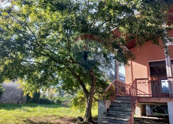 Giardino - Villa via IV Novembre
 
11 - 9, Benna - foto 8