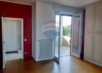 camera matrimoniale con accesso al terrazzo - Villa via IV Novembre
 
11 - 9, Benna - foto 18