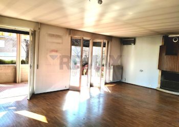 locale living vista terrazzo e giardino - Villa via IV Novembre
 
11 - 9, Benna - foto 13