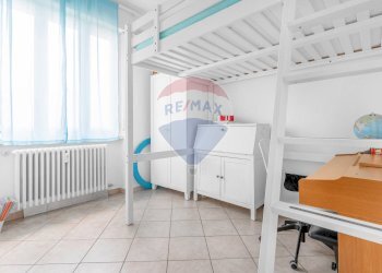 Camera / camera da letto - Trilocale via San Carlo
 
2, Vanzago - foto 15