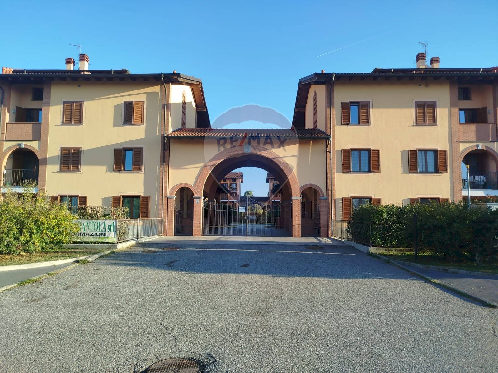 Edificio all\'aperto - Trilocale Via Madonna
 
61, San Martino Siccomario - foto 1