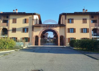 Edificio all\'aperto - Trilocale Via Madonna
 
61, San Martino Siccomario - foto 1