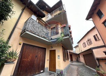 Edificio all\'aperto - Casa semi indipendente Via San Pietro
 
15, Luino - foto 1