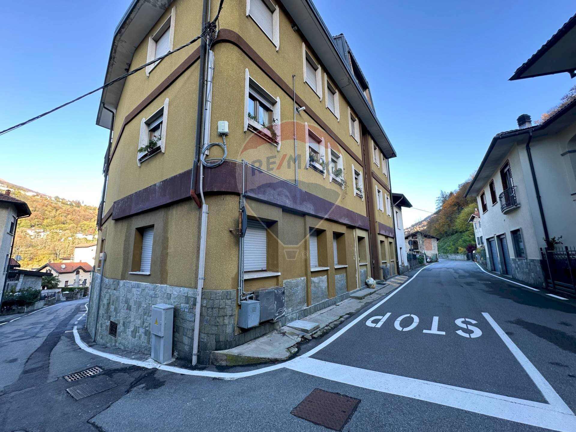 Edificio all\'aperto - Trilocale Via Rimembranze
3, Cremenaga - foto 2