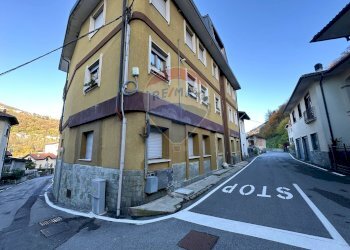 Edificio all\'aperto - Trilocale Via Rimembranze
 
3, Cremenaga - foto 2