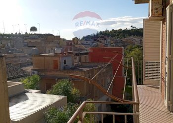 Balcone - Quadrilocale Via Cristoforo Colombo
 
10, Caltagirone - foto 8