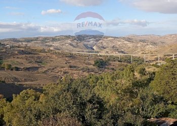 Vista delle montagne - Quadrilocale Via Cristoforo Colombo
 
10, Caltagirone - foto 15