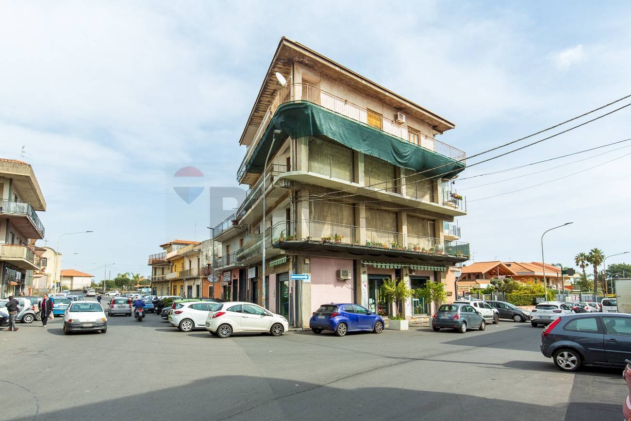 Edificio all\'aperto - Quadrilocale Via Giuseppe De Felice
 
5, Aci Sant'Antonio - foto 3