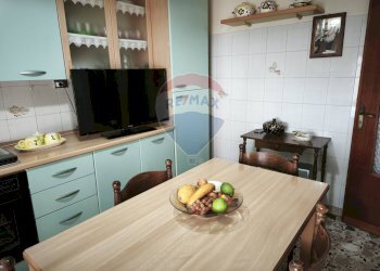 Sala da pranzo - Quadrilocale Via Giuseppe De Felice
 
5, Aci Sant'Antonio - foto 2