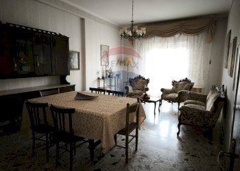 Sala da pranzo - Quadrilocale Via Giuseppe De Felice
 
5, Aci Sant'Antonio - foto 11