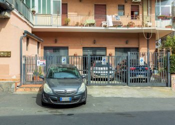 Edificio all\'aperto - Quadrilocale Via Giuseppe De Felice
 
5, Aci Sant'Antonio - foto 4