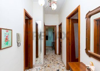 Hall / corridoio - Quadrilocale Via Giuseppe De Felice
 
5, Aci Sant'Antonio - foto 9