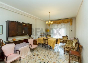 Sala da pranzo - Quadrilocale Via Giuseppe De Felice
 
5, Aci Sant'Antonio - foto 17