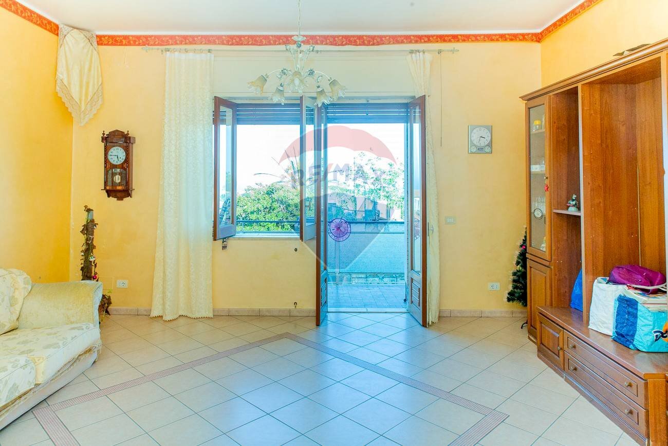 Soggiorno - Four-room apartment Via Molise
 
14, Acireale - photo 1