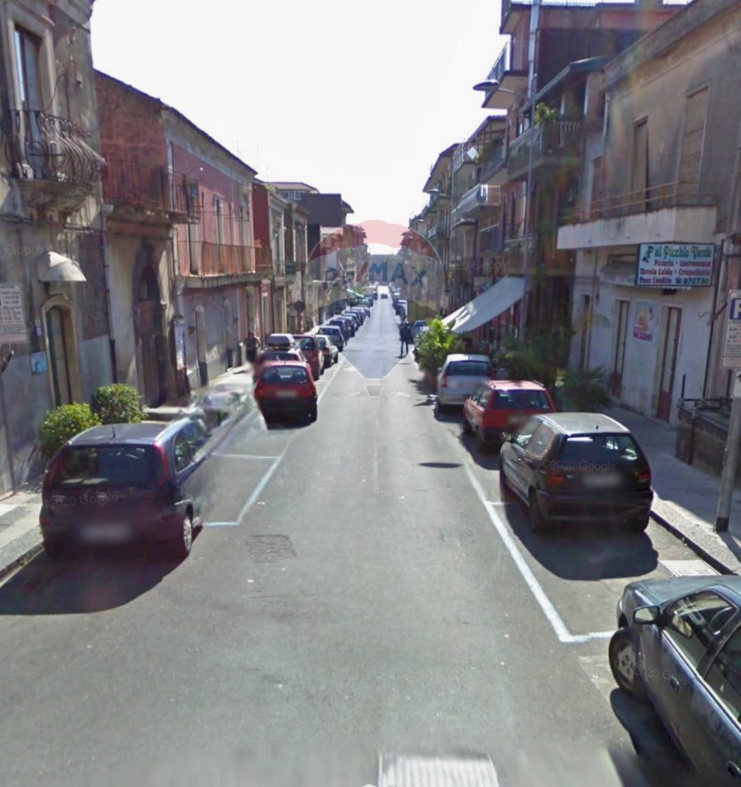 Edificio all\'aperto - Box via croce
 
81, Aci Catena - foto 2