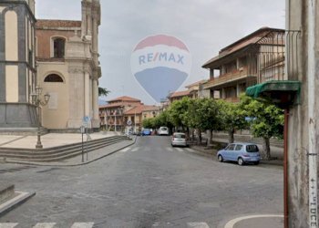 Edificio all\'aperto - Box via croce
 
81, Aci Catena - foto 1