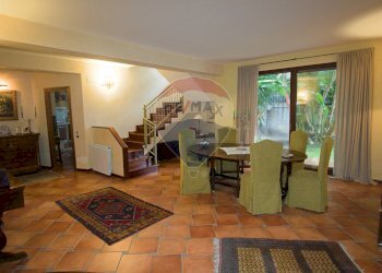 Sala da pranzo - Villa Via San Gregorio
 
5, Sant'Agata Li Battiati - foto 5